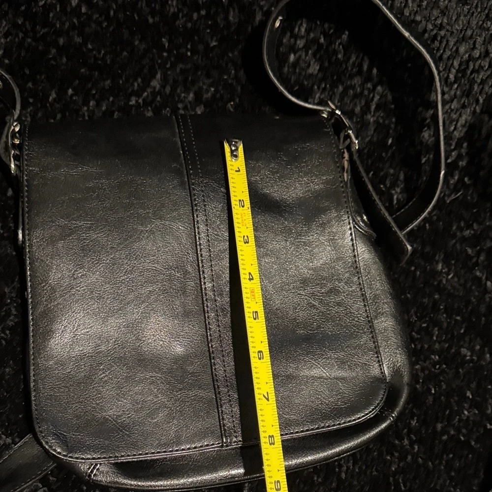 Elegant Black Men's Messenger Bag